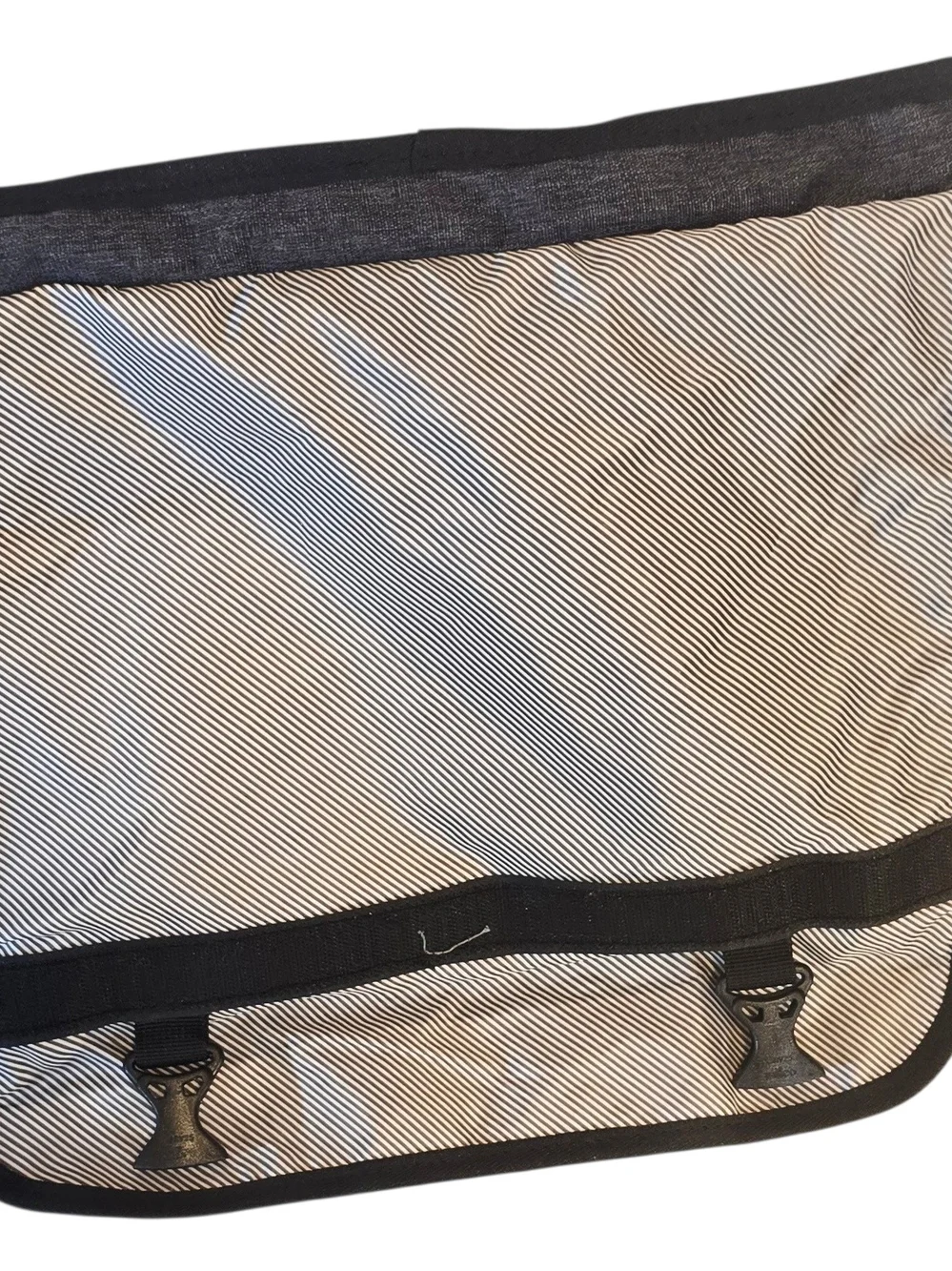 SwissGear Men's Messenger Bag in Charcoal Gray